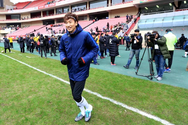 Ator Sul Coreano Lee Kwang Soo Aquece Durante Jogo Futebol — Fotografia de Stock
