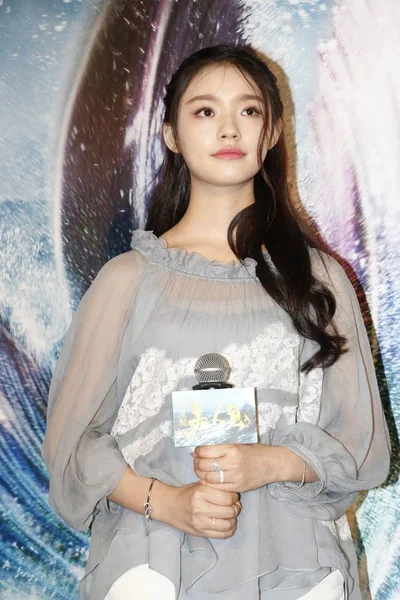 彼女の新しい映画 中国で 人魚姫 のプロモーション イベントで中国の女優林尹ポーズ 2016 — ストック写真