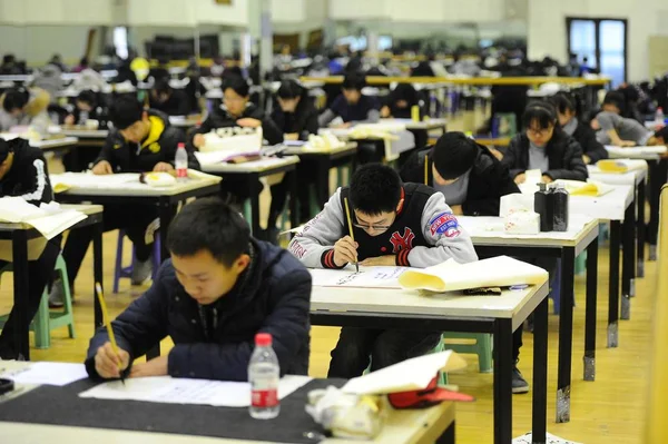Студенти Приймають Участь Вступних Іспитів Програм Ступінь Бакалавра Китай Академії — стокове фото