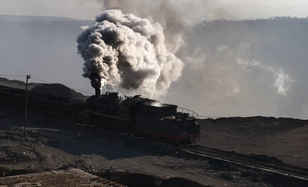 Uma Locomotiva Vapor Transporta Carvão Mina Carvão Haizhou Cidade Fuxin — Fotografia de Stock