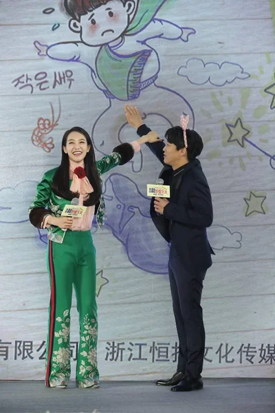 Chinese Zangeres Actrice Victoria Lied Qian Links Van Zuid Koreaanse — Stockfoto