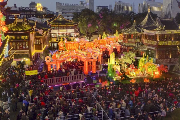 Tourists Crowd Garden Yuyuan Garden Celebrate Chinese Lunar New Year — Stock Photo, Image