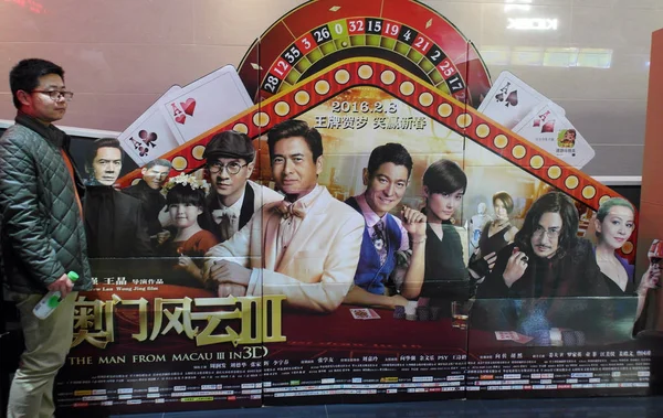 Cinéaste Chinois Passe Devant Une Affiche Film Vegas Macao Iii — Photo