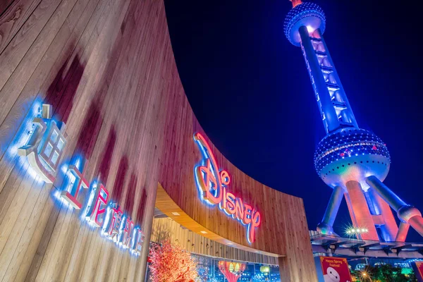 Вид Флагманский Магазин Disney Рядом Телебашней Oriental Pearl Tower Справа — стоковое фото