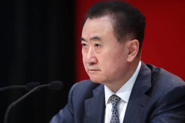 Wang Jianlin Ordförande Dalian Wanda Group Lyssnar Fråga Intervju Shanghai — Stockfoto