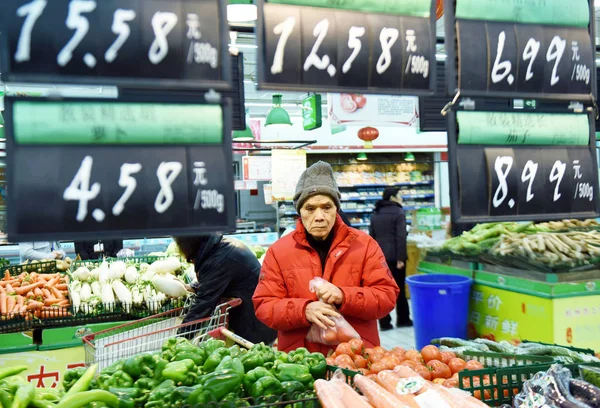 Chinesische Kunden Kaufen Gemüse Einem Supermarkt Der Stadt Hangzhou Der — Stockfoto