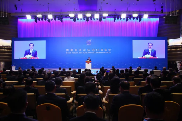 Премьер Госсовета Кнр Кэцян Выступил Речью Церемонии Открытия Ежегодной Конференции — стоковое фото
