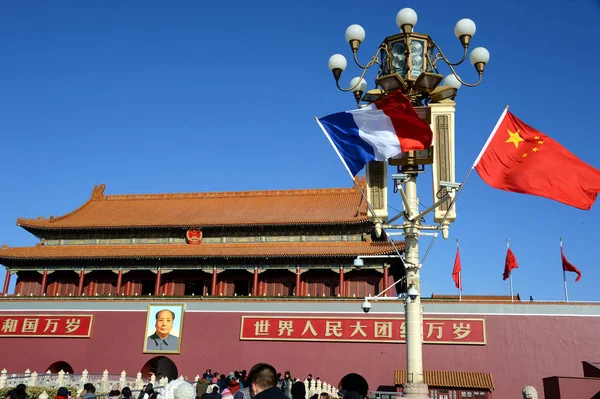 Drapeaux Nationaux Chinois Français Flottant Sur Lampadaire Devant Tian Anmen — Photo