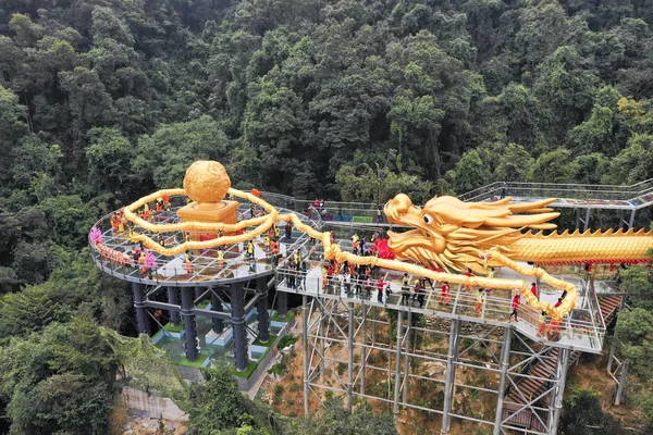 Vue Aérienne Dragon Mètres Long Dansant Sur Passerelle Verre Lors — Photo