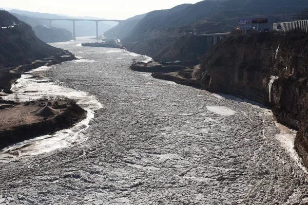 Weergave Van Bevroren Gele Rivier Lagere Bereikt Van Waterval Van — Stockfoto