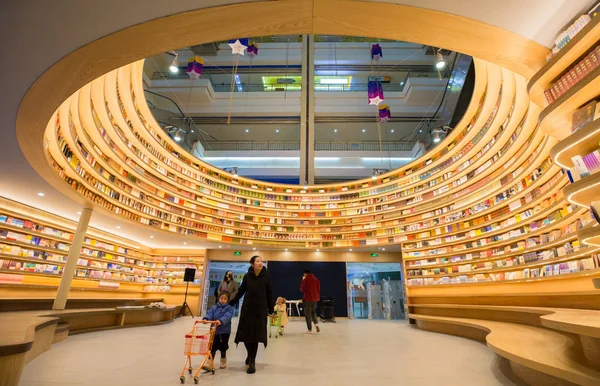 Los Clientes Visitan Una Nueva Librería Ciudad Hohhot Región Autónoma —  Fotos de Stock