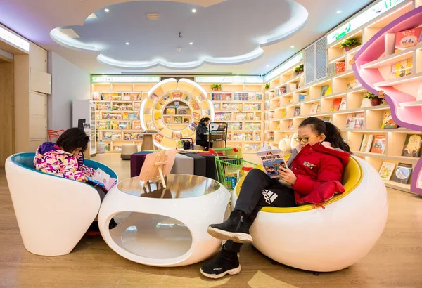 Los Clientes Visitan Una Nueva Librería Ciudad Hohhot Región Autónoma — Foto de Stock