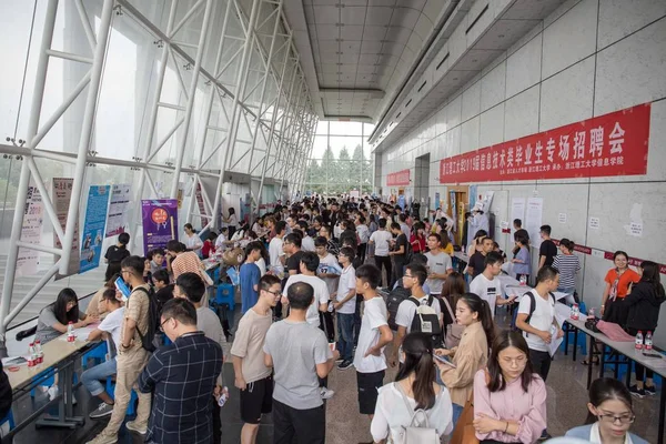 Chinesische Arbeitssuchende Suchen Arbeit Auf Einer Jobmesse Der Stadt Hangzhou — Stockfoto