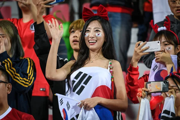 Tifoso Sudcoreano Che Indossa Bandiera Nazionale Mostra Sostegno Squadra Calcio — Foto Stock