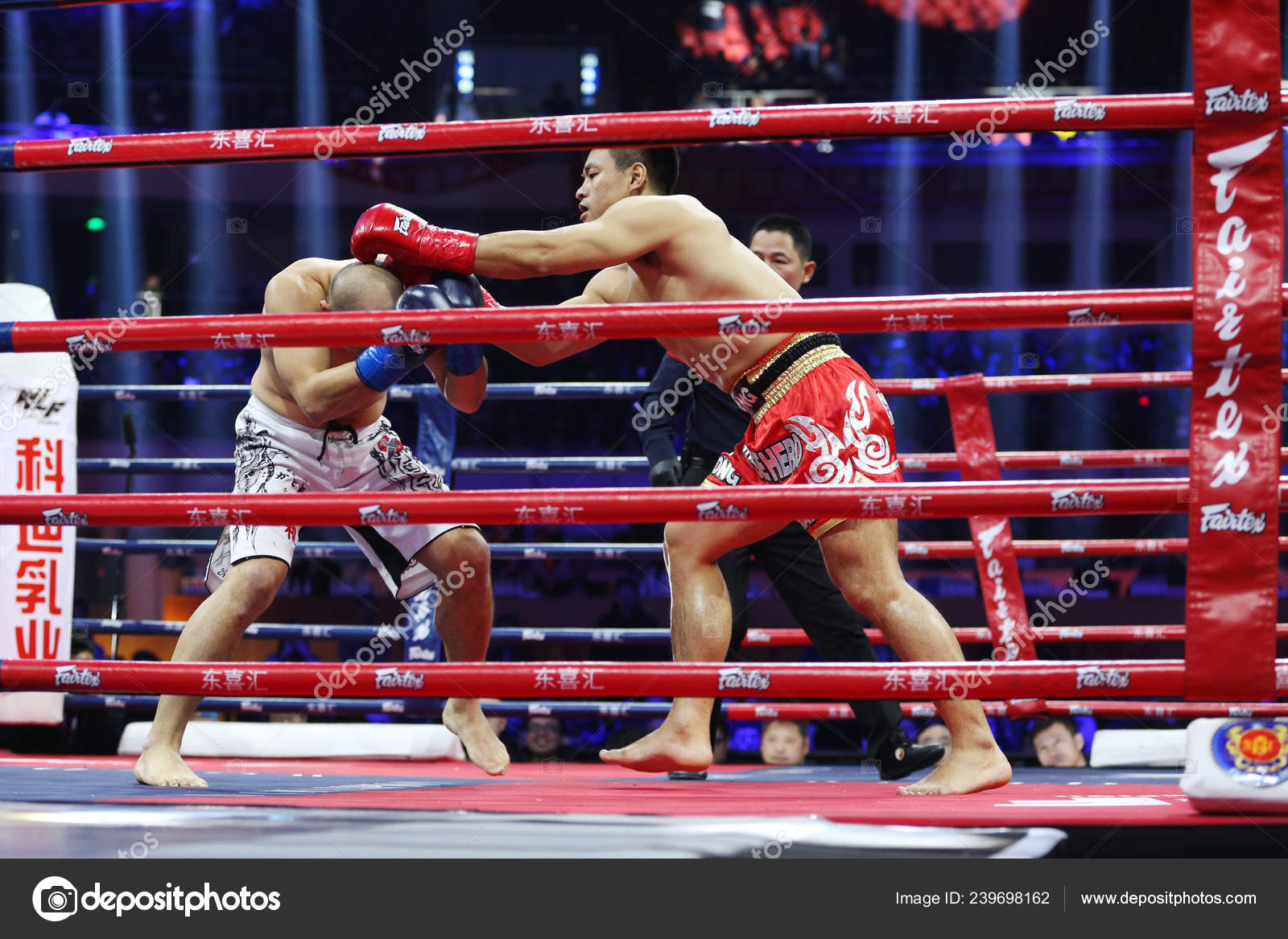 Chinese Boxer Wang Hongxiang Right Fights Japanese Boxer King