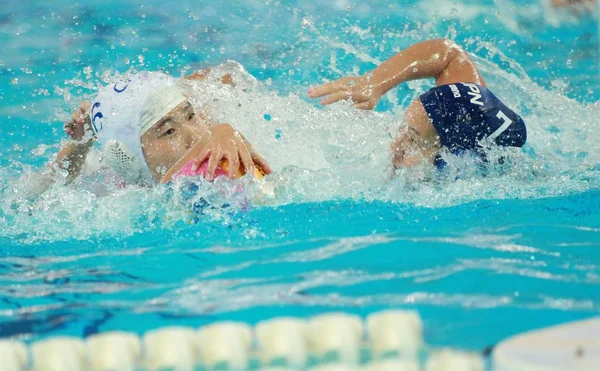 Spelare Japan Damlaget Nationella Vattenpolo Tävlar Mot Spelare Kinas Damlandslag — Stockfoto