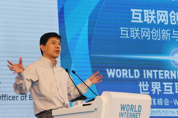 Robin Yanhong Chairman Ceo Baidu Delivers Speech Forum 2Nd World — Stock Photo, Image