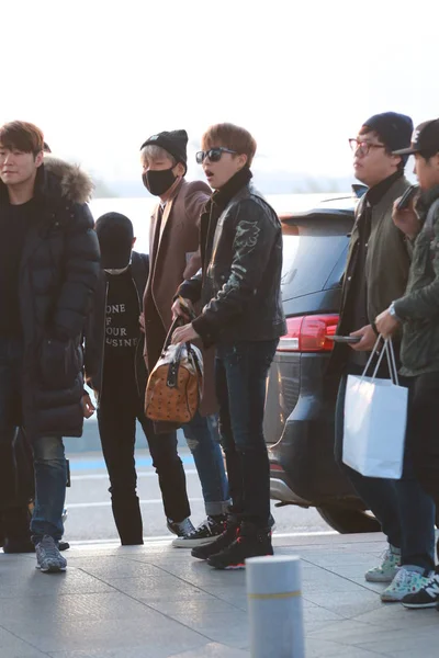 Membri Del Gruppo Cinese Coreano Exo Arrivano All Aeroporto Internazionale — Foto Stock