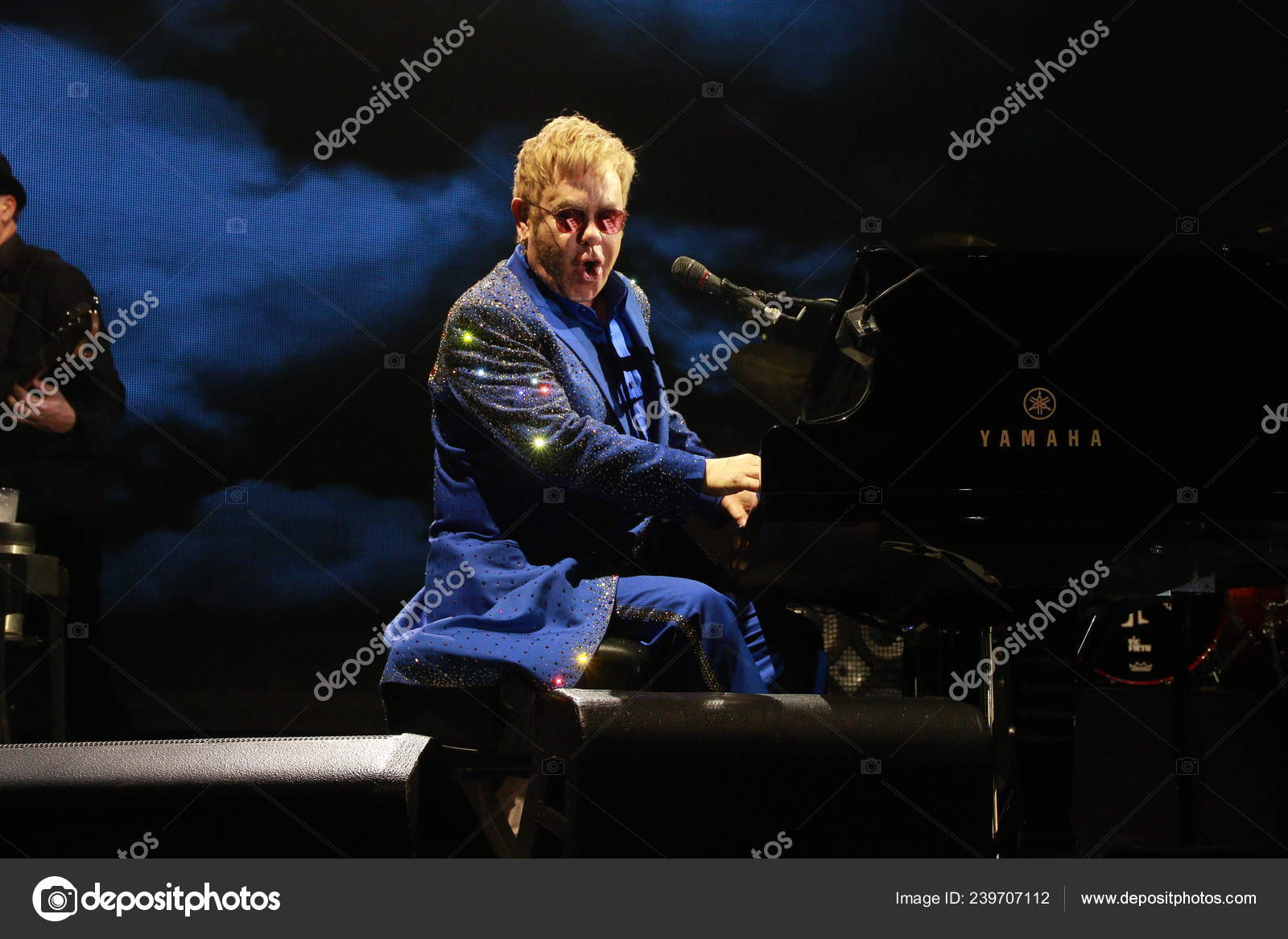 Английский Певец Автор Песен Элтон Джон Выступает Концерте Elton.