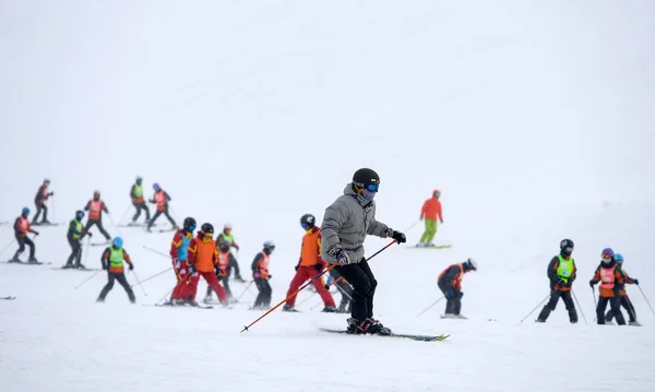 Pessoas Gostam Esquiar Uma Estância Esqui Condado Chongli Cidade Zhangjiakou — Fotografia de Stock