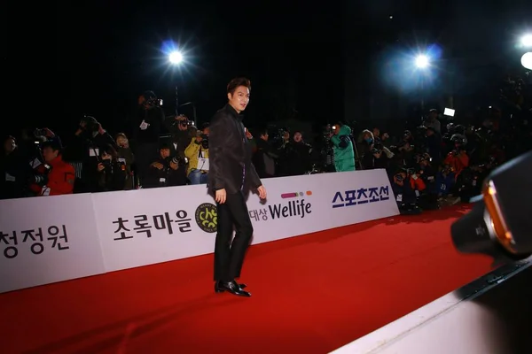 Sydkoreansk Sångare Och Skådespelare Lee Min Anländer Röda Mattan För — Stockfoto