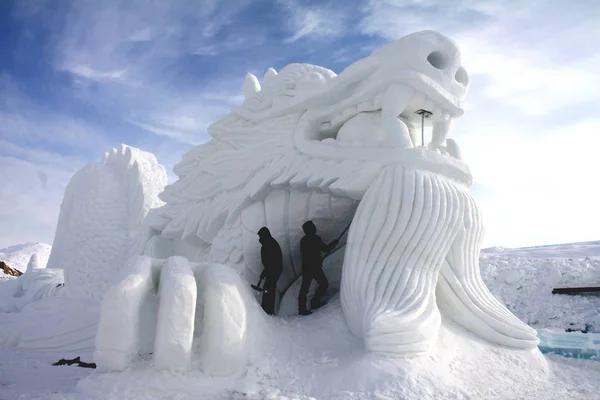 Künstler Schaffen Eine Schneeskulptur Eis Und Schneeweltenpark Der Präfektur Altay — Stockfoto