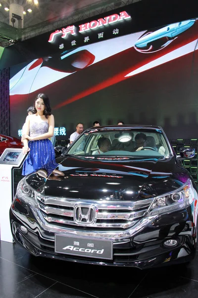 Visitors Try Out Honda Accord Display Auto Show Haikou City — Stock Photo, Image