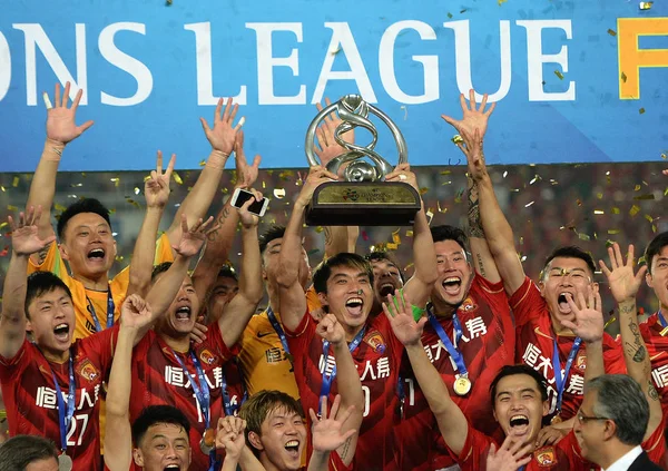 Playes China Guangzhou Evergrande Celebran Ceremonia Entrega Premios Después Derrotar — Foto de Stock