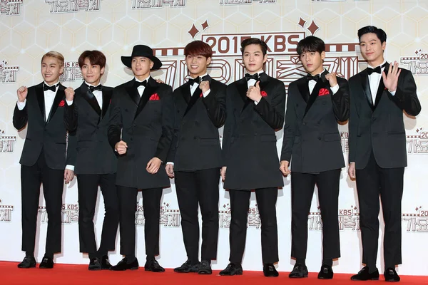 Miembros Del Grupo Infantil Chino Surcoreano Btob Llegan Alfombra Roja —  Fotos de Stock