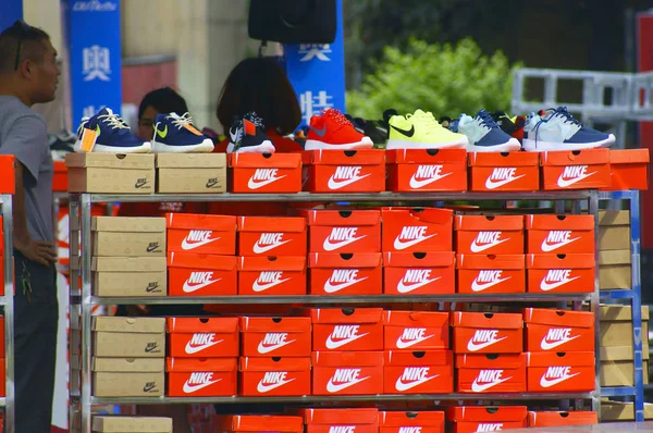 File Nike Sports Shoes Sale Store Yichang City Central China — Stock Photo, Image