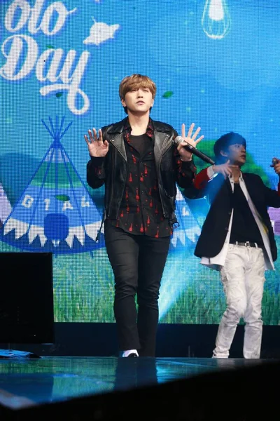 Medlemmar Sydkoreanska Pojke Gruppen B1A4 Utföra Vid Deras Konsert Hong — Stockfoto