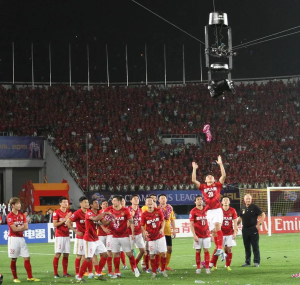 Los Jugadores Fútbol Guangzhou Evergrande China Celebran Después Ganar Liga — Foto de Stock