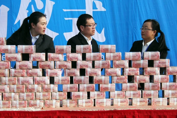 Empleados Chinos Preparan Pilas Billetes 100 Yuanes Rmb Renminbi Para — Foto de Stock