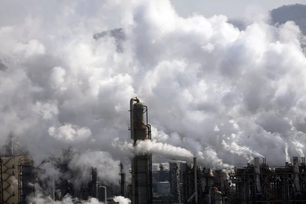 Ciężki Dym Jest Odprowadzany Kominów Zakładzie Etylenu Petrochina Mieście Jilin — Zdjęcie stockowe