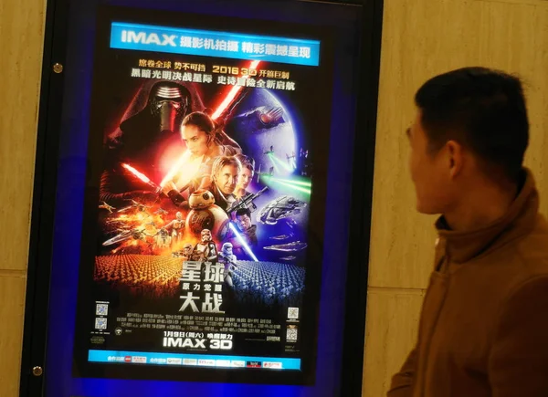 File Cineasta Chino Pasa Por Delante Cartel Película Star Wars — Foto de Stock