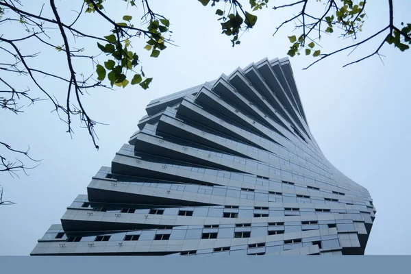 Uma Vista Edifício Torcido Centro Segunda Fase Suiwa High Technology — Fotografia de Stock