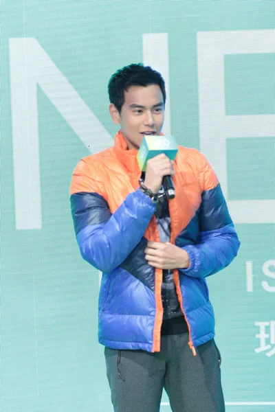 Herec Tchajwanské Eddie Peng Mluví Propagační Akci Pro Adidas Šanghaji — Stock fotografie