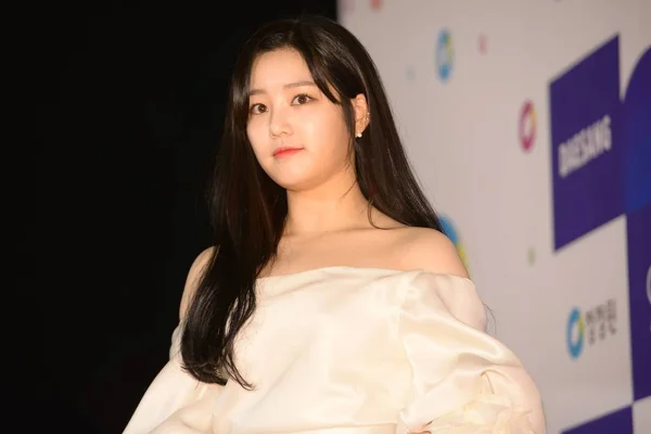 Die Südkoreanische Schauspielerin Lee Kommt Auf Den Roten Teppich Für — Stockfoto