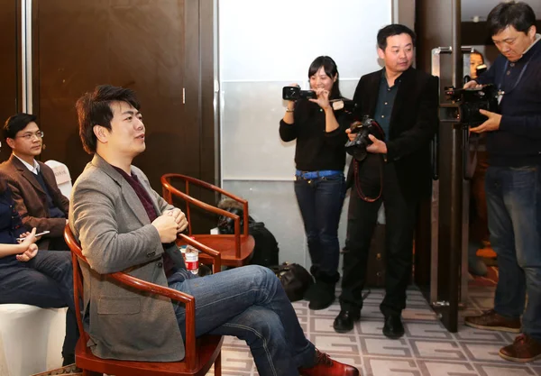 中国钢琴家郎朗作为形象大使出席2016年1月26日在中国北京举行的2016年中国 拉美亚文化交流年新闻发布会 — 图库照片