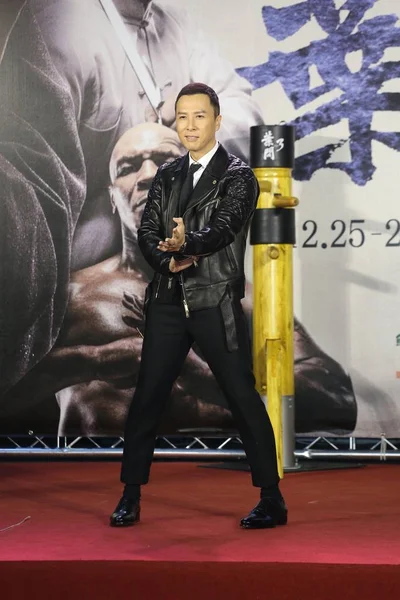 Hongkong Toneelspeler Donnie Yen Vormt Tijdens Een Promotioneel Evenement Voor — Stockfoto