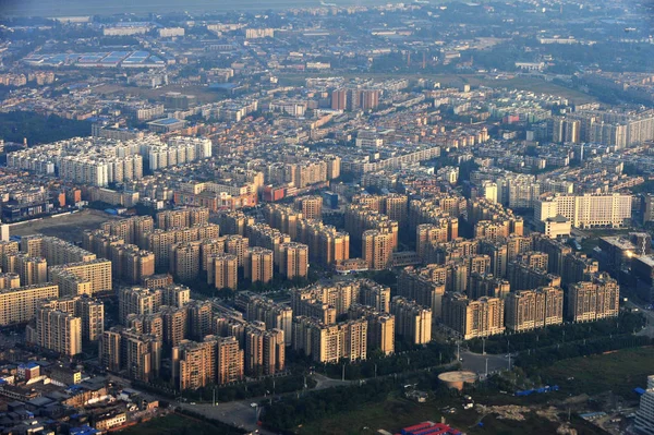 四川省南西部 成都市における住宅団地のクラスターの眺め 10月21日2014 — ストック写真