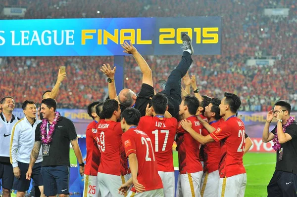Los Jugadores Fútbol Guangzhou Evergrande China Celebran Después Ganar Liga — Foto de Stock