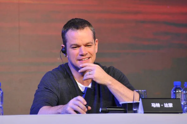 Amerykanin Aktor Matt Damon Uśmiecha Się Podczas Konferencji Prasowej Dla — Zdjęcie stockowe