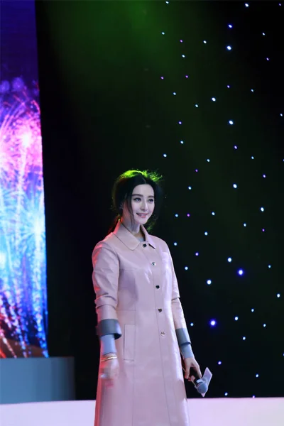2016年1月10日 中国女星范冰冰在中国东部浙江省杭州市举行的翡翠茶馆宣传活动中担任形象大使 — 图库照片