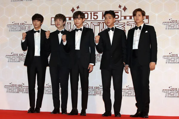 Miembros Del Grupo Chicos Surcoreanos B1A4 Llegan Alfombra Roja Para — Foto de Stock
