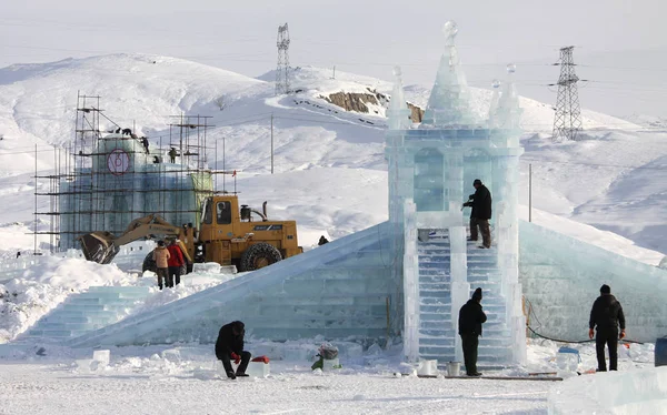 Artistas Fazem Uma Escultura Gelo Parque Mundial Gelo Neve Prefeitura — Fotografia de Stock