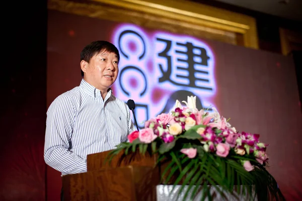 2011年7月22日 上海市副市长艾宝军在中国上海举行的 Ccb 人寿保险有限公司活动上致辞 — 图库照片