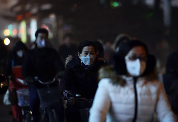 Yüz Maskesi Takmış Bisikletçiler Shijiazhuang Şehir Kuzey Çin Hebei Eyaleti — Stok fotoğraf