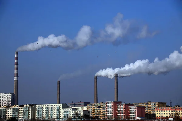 Dym Jest Odprowadzany Kominów Elektrowni Mieście Jilin Północno Wschodniej Chiny — Zdjęcie stockowe