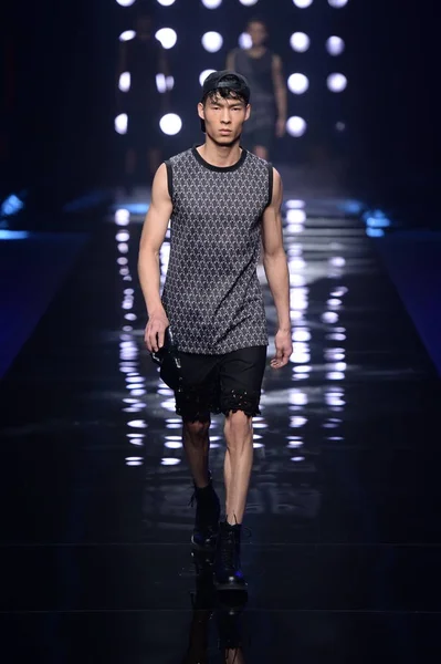 Model Displays New Creation Gioia Pan Fashion Show Chinese Designer — ストック写真